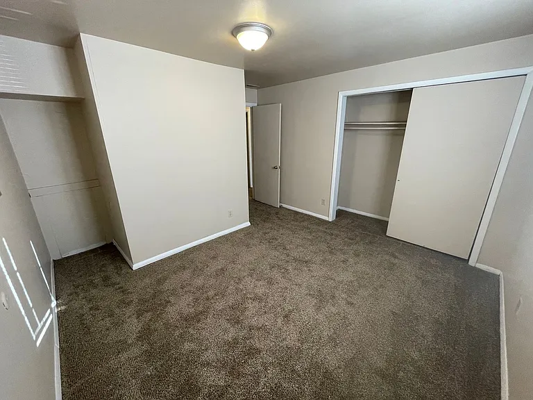 60 - ADDISON APARTMENTS — Photo 12