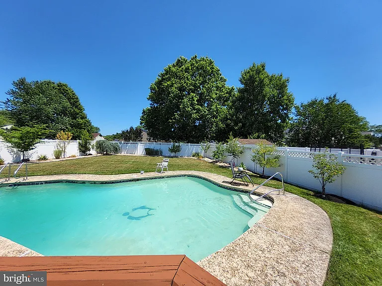 504 Parliament Rd — Photo 5