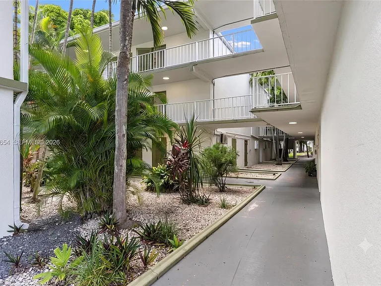4205 N University Dr #303 — Photo 10