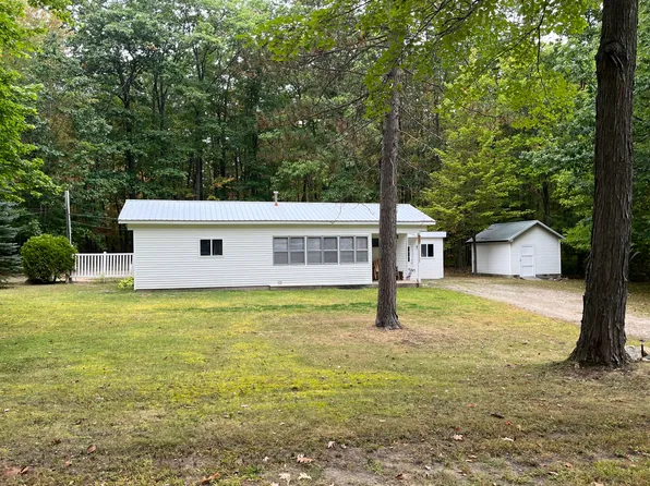 887 Ranch Rd, Indian River, MI 49749