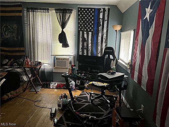 3rd image of 631 Buffalo St