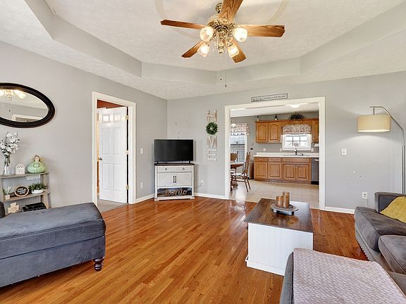 2nd image of 105 Big Hickory Ct