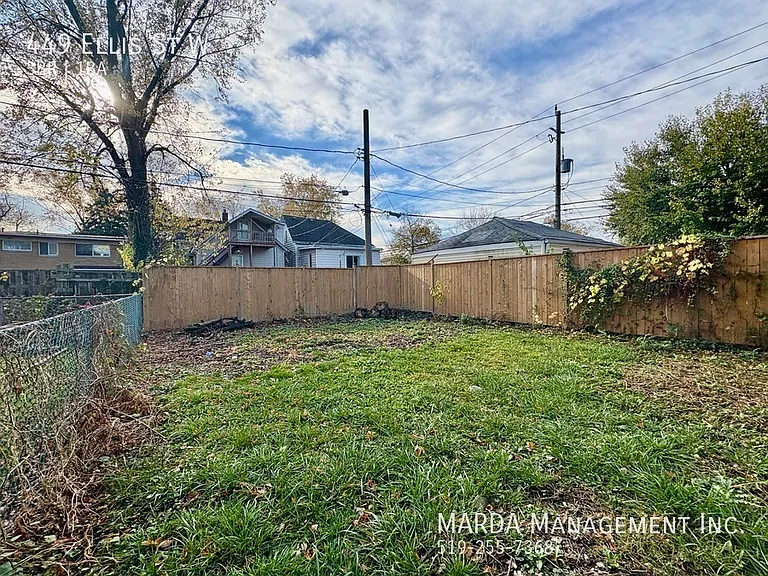 449 Ellis St W — Photo 24