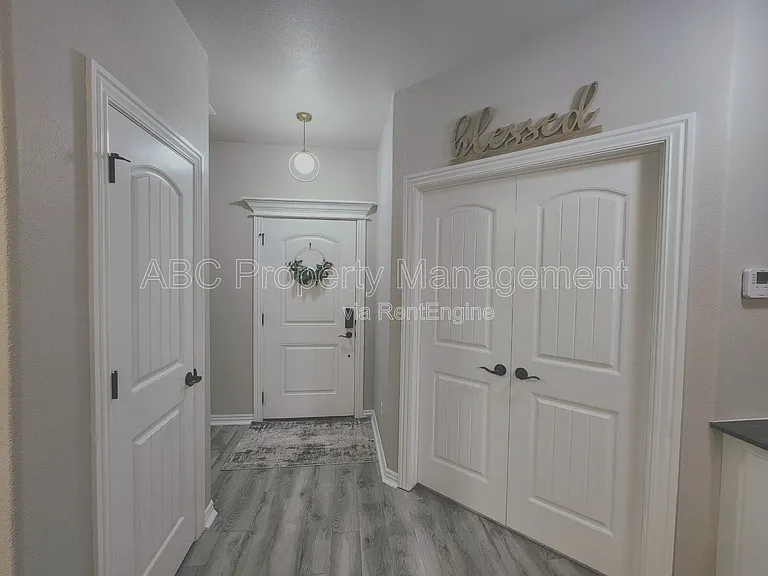 5009 E Truman Ln — Photo 3