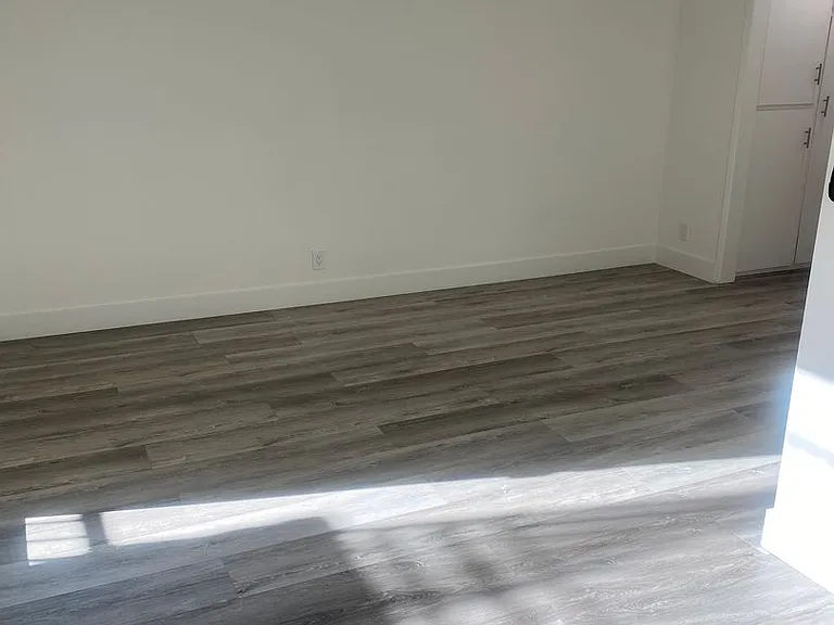 1502 Wellesley Ave — Photo 4