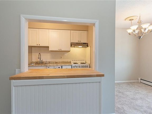 4th image of 52 Manor Dr #52