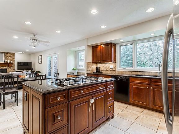 5th image of 6415 Woodhawk Dr