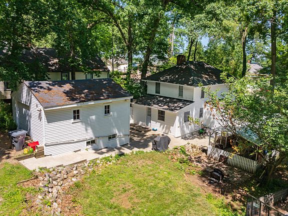 3rd image of 1420 Lakeview Dr