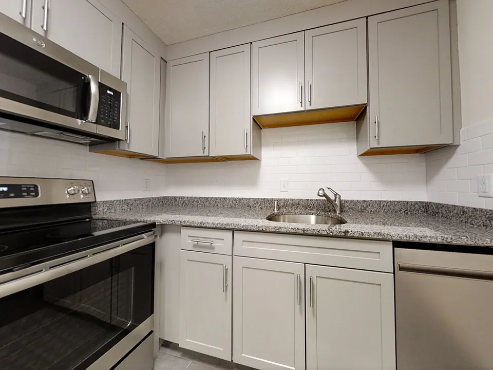 245 Main St #16
