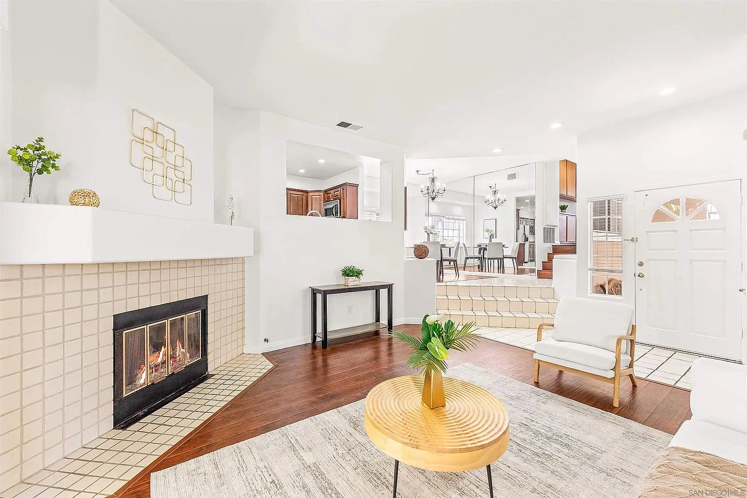 2 bed, 1355 sqft, $4,148 — Photo 2