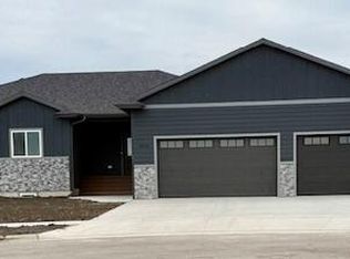3304 Northview Ln N, Aberdeen, SD 57401