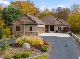 8342 Secor Rd, Lambertville, MI 48144