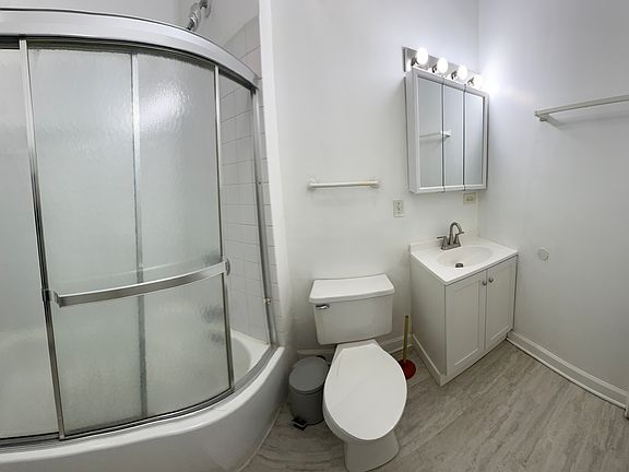 4th image of 1011 S Oakley Blvd APT 1F