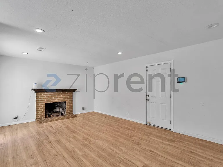 175 Mills Ln — Photo 2
