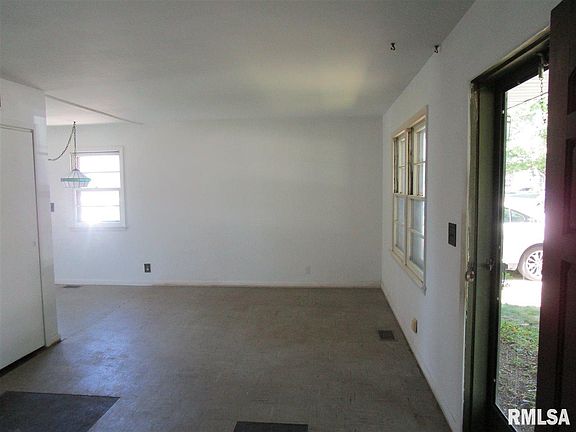 4th image of 1840 McMasters Ave