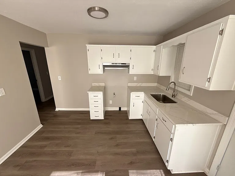1401 Coffee Ct — Photo 4