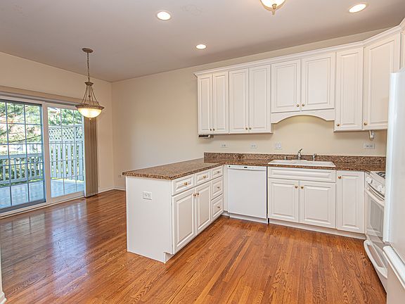 5th image of 420 Ashbury Ct