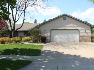 3032 E Lourdes Dr, Appleton, WI 54915