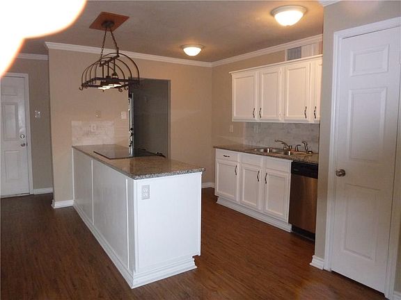 4th image of 608 S Willow St