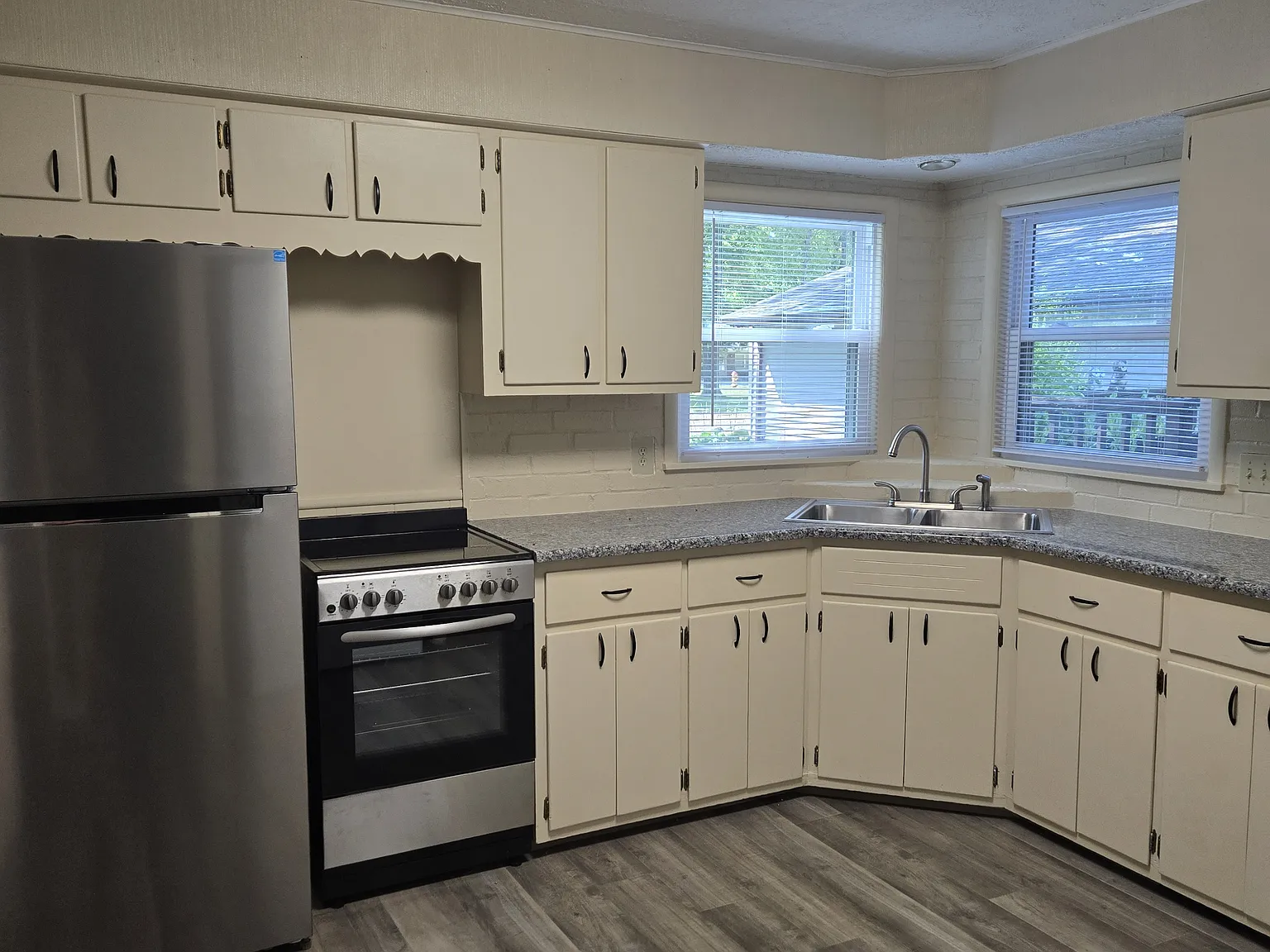 2 bed, 768 sqft, $1,000 — Photo 2