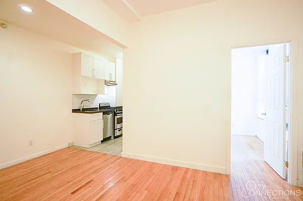 Rented by City Connections Realty | media 32