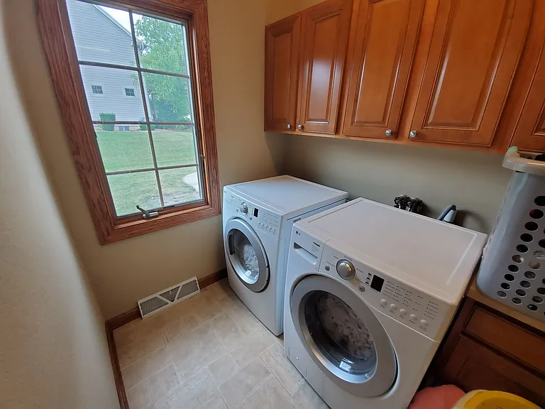 W150N7229 Paseo Ln — Photo 21