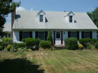 130 W Islip Rd, West Islip, NY 11795