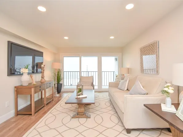 7310 Seawall Blvd APT 405, Galveston, TX 77551