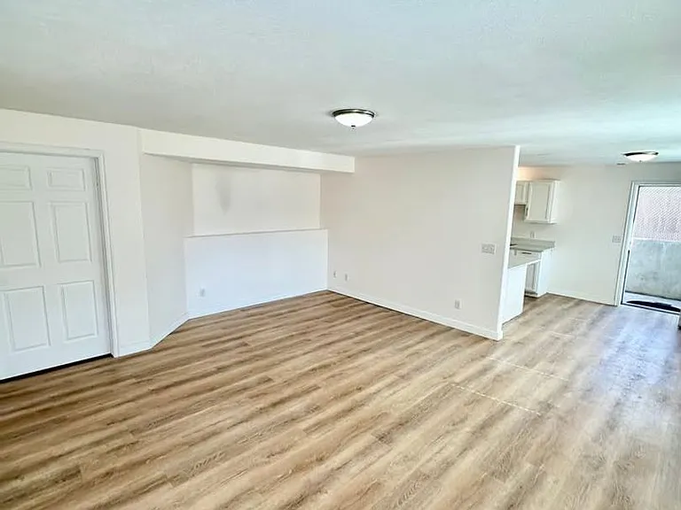 537 N 400 W — Photo 8