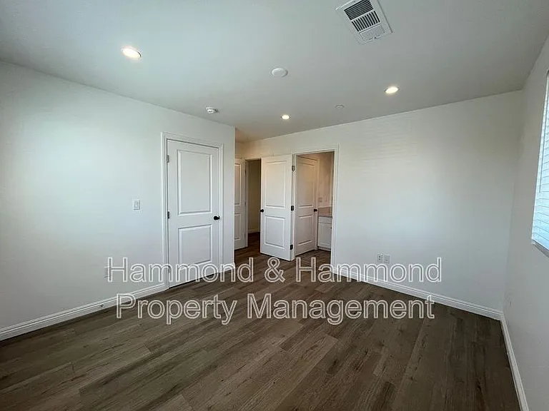 12680 Bradley Ave #9 — Photo 29