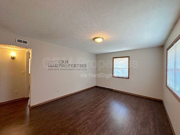 3rd image of 1326 S Waugh St
