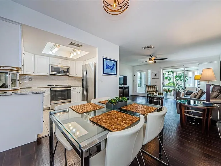 2739 Sherbrooke Ln #B — Photo 12