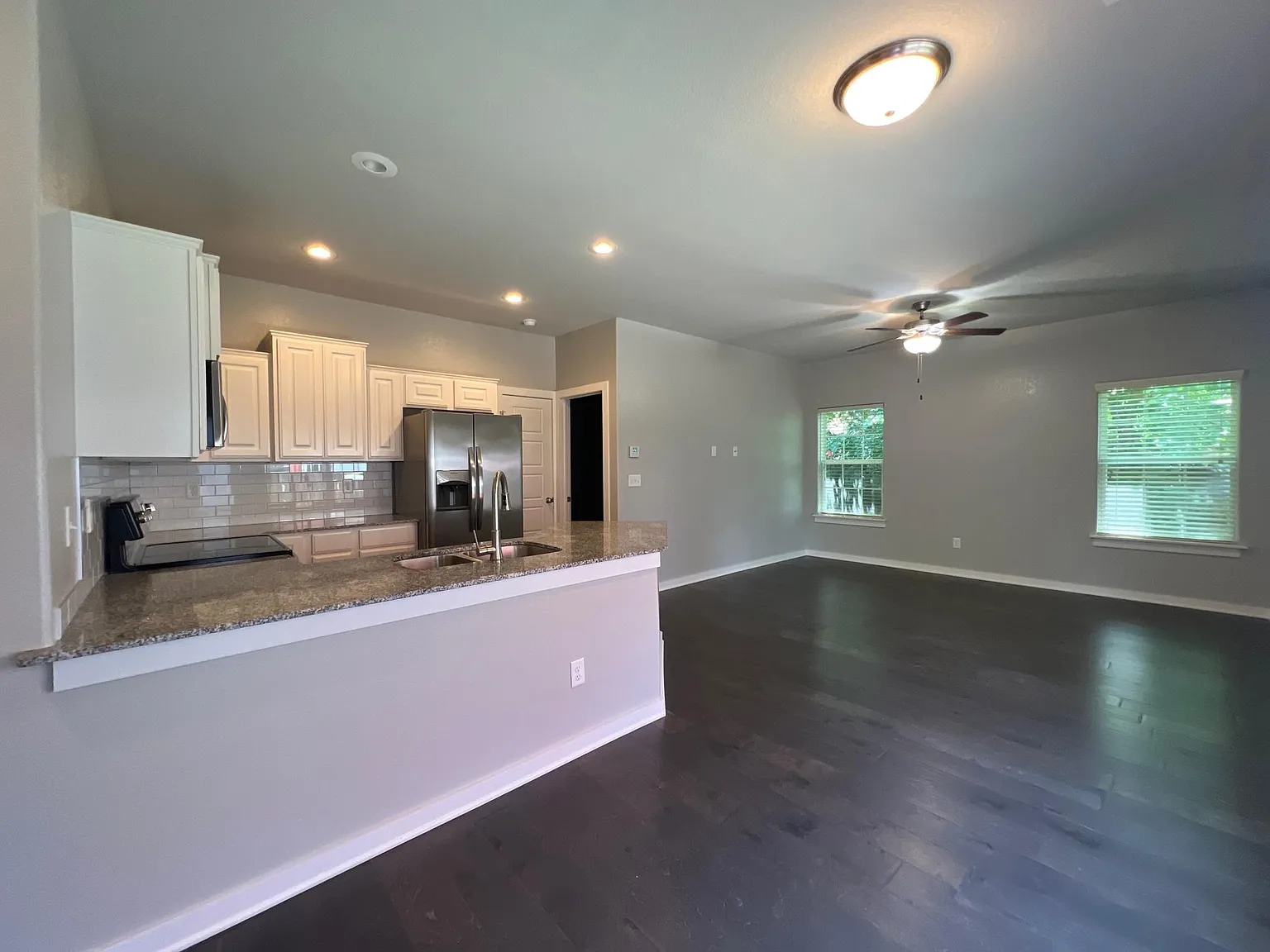 3 bed, 2.5 bath, 1350 sqft, $1,650 — Photo 3