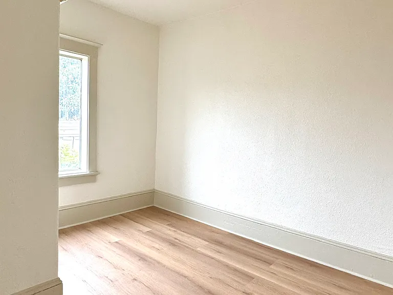 1068 Aileen St #A — Photo 6