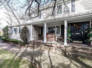 1389 Pleasant Pl, Hewlett, NY 11557