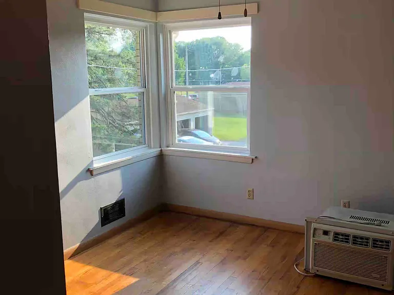 2112 36th St — Photo 3