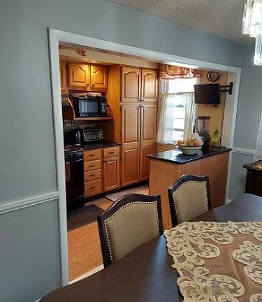 4th image of 219 Spruce St