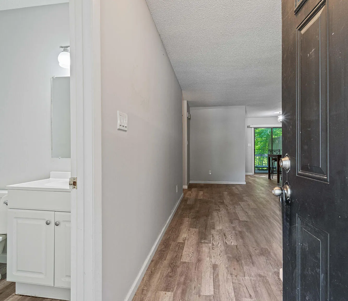 2 bed, 1.5 bath, 1028 sqft, $1,395 — Photo 2