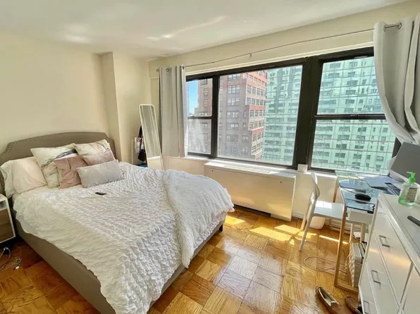 279 E 44th St, New York, NY