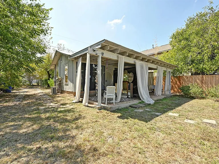 6118 Atwood St #A — Photo 16