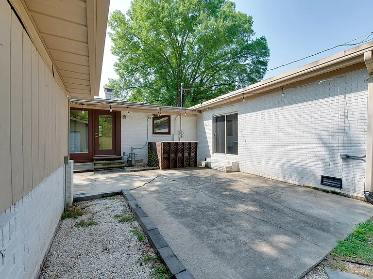 3921 Sheffield Dr — Photo 39