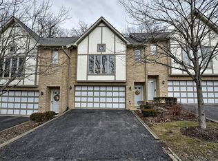 2 Cliffside Circle Dr, Willow Springs, IL 60480