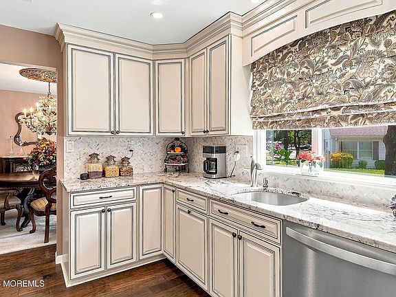5th image of 669B Buckingham Drive