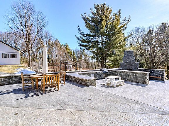 4th image of 4402 HILLTOP AVENUE