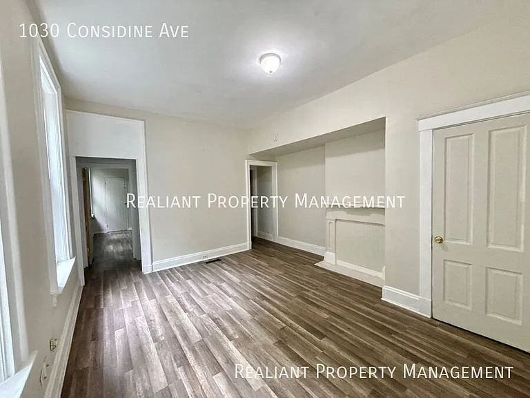 1030 Considine Ave — Photo 4