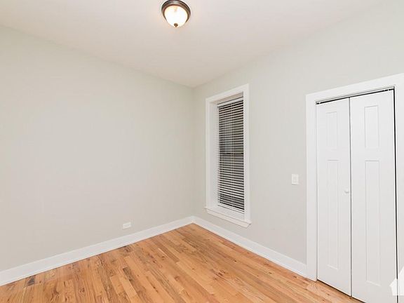 3rd image of 627 W Oakdale Ave #427