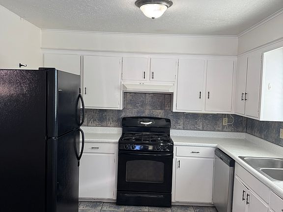 Full kitchen with gas stove and dishwasher.