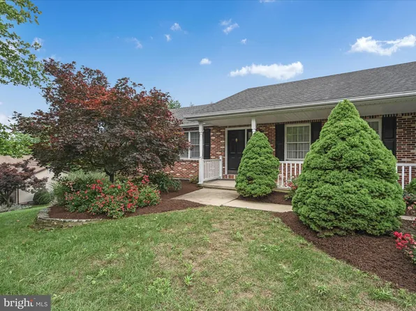 1755 Oak Ct, Orwigsburg, PA 17961