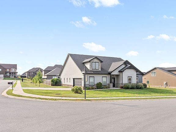 4th image of 305 Piedmont Pl