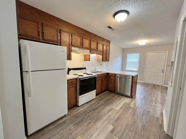 412 Killian Ave #5 — Photo 5